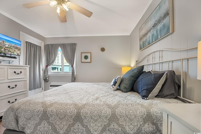 bedroom with ceiling fan, ornamental molding, and a wall unit AC