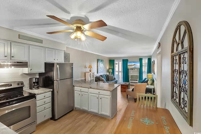 kitchen with stainless steel appliances, ornamental molding, a textured ceiling, and light hardwood / wood-style flooring