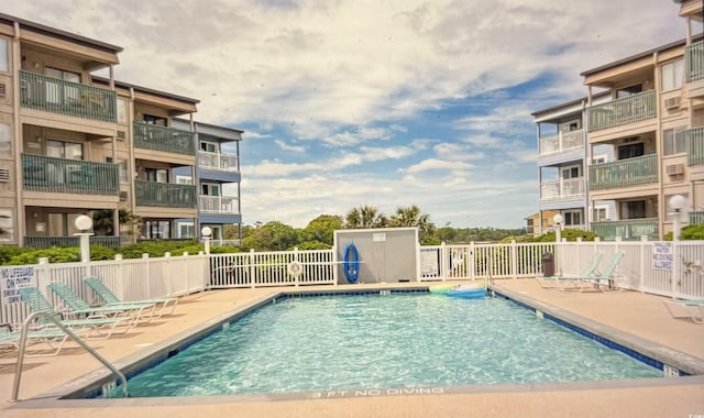 view of swimming pool