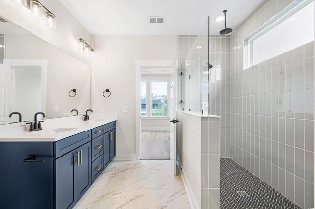 bathroom featuring a tile shower