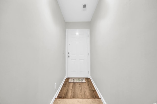 entryway featuring visible vents and baseboards