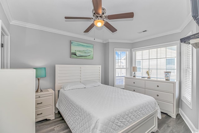 bedroom with crown molding, hardwood / wood-style floors, and ceiling fan