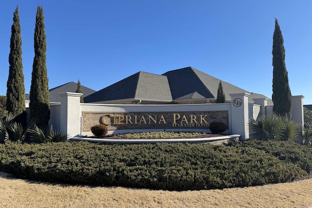 view of community / neighborhood sign