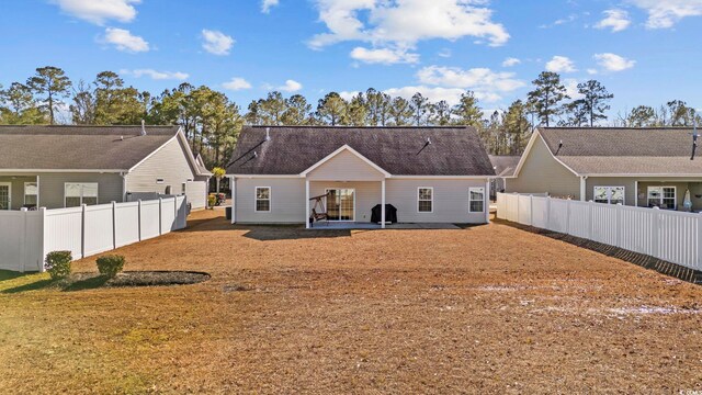 view of front of home featuring a patio and a front yard