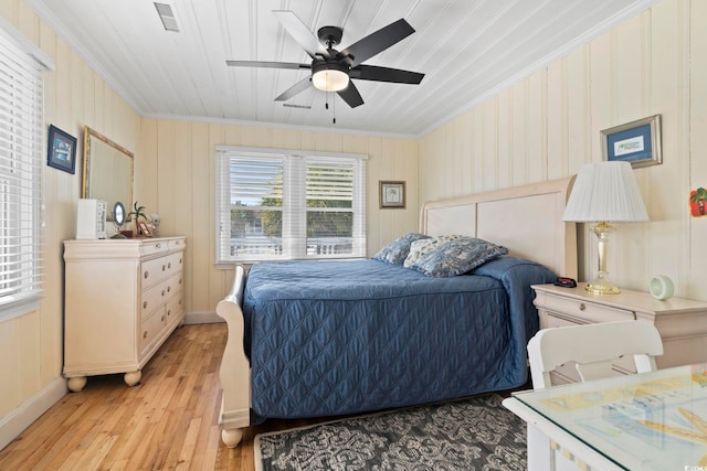 bedroom with ceiling fan, ornamental molding, and light hardwood / wood-style floors