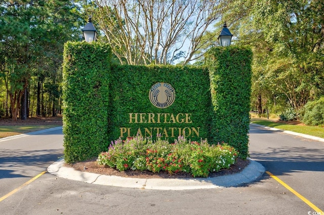 view of community / neighborhood sign