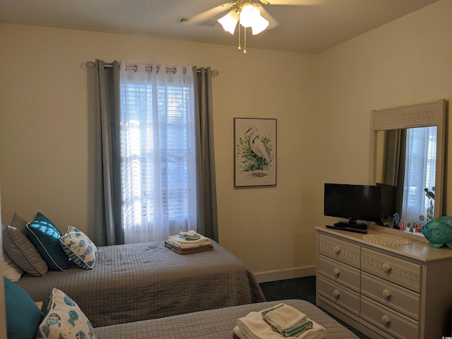 bedroom with ceiling fan