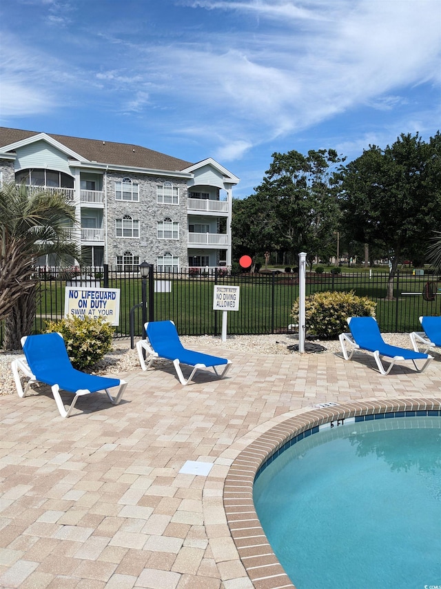 view of swimming pool