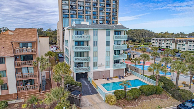 view of swimming pool