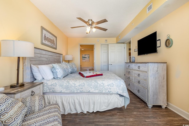 bedroom featuring dark hardwood / wood-style floors, a textured ceiling, and ceiling fan