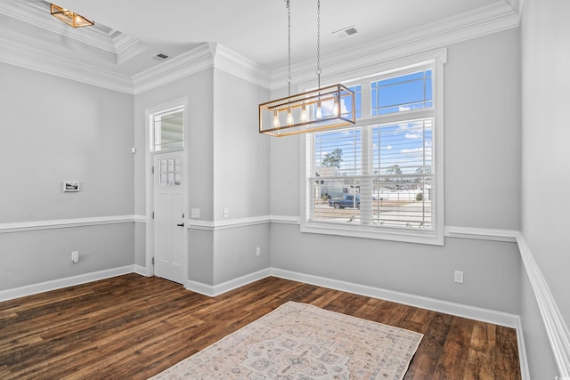 dining space featuring ornamental molding, dark hardwood / wood-style floors, and a notable chandelier