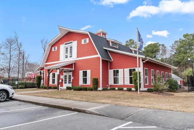 view of front of property with a front yard