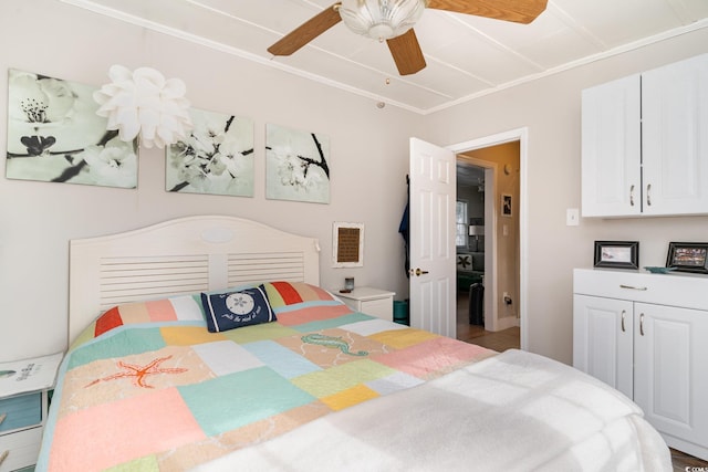 bedroom with ceiling fan