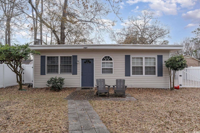 view of front of property