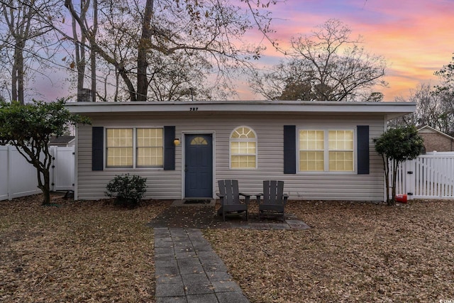 view of front of property