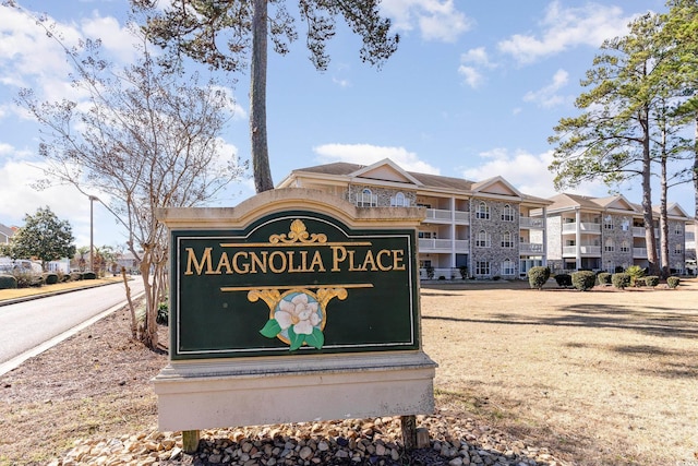 view of community / neighborhood sign