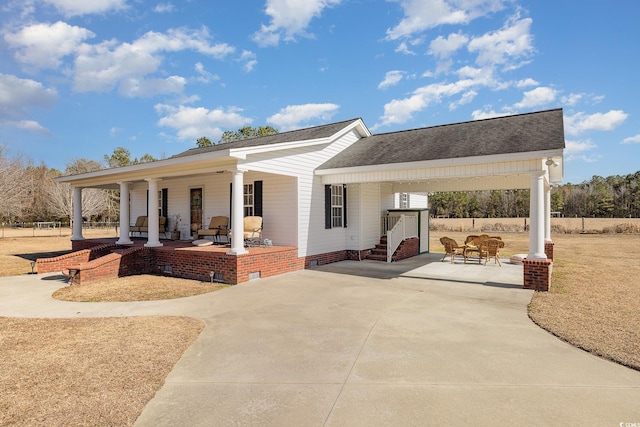 view of patio / terrace with covered porch