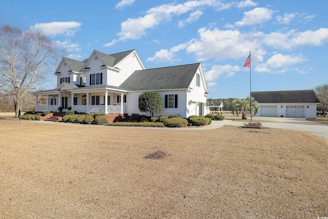 view of front facade featuring a front lawn and a porch