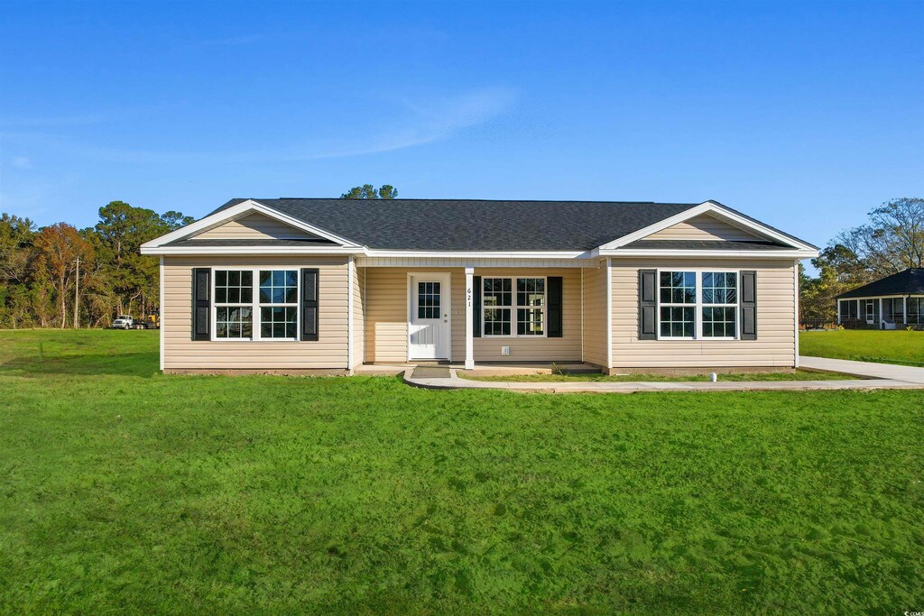 ranch-style house with a front yard
