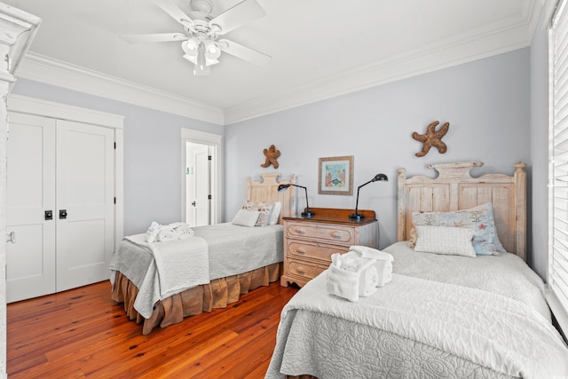 bedroom with crown molding, wood-type flooring, and ceiling fan