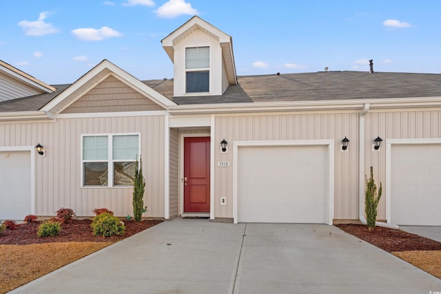 view of front facade with a garage