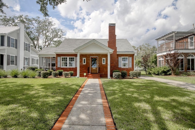 view of front of house featuring a front yard