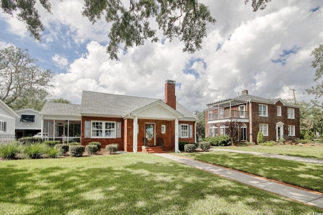 view of front facade featuring a front yard