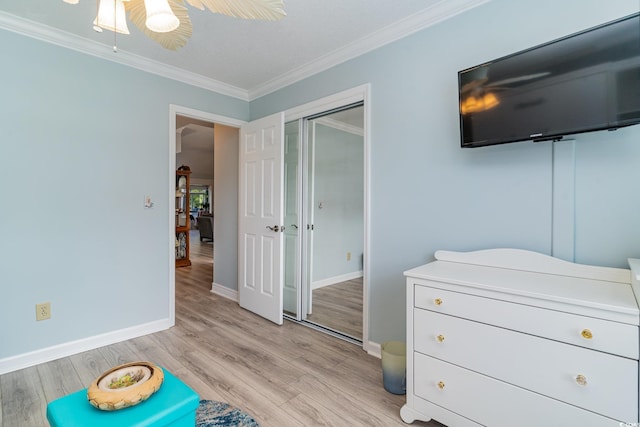 bedroom with light hardwood / wood-style flooring, ornamental molding, and ceiling fan