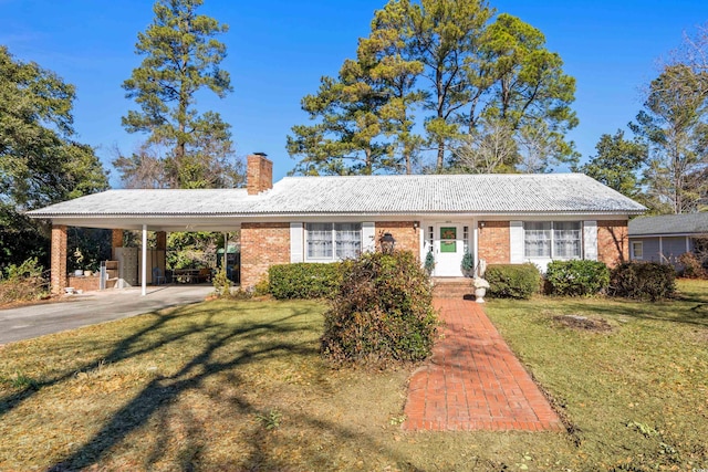 single story home featuring a carport and a front lawn