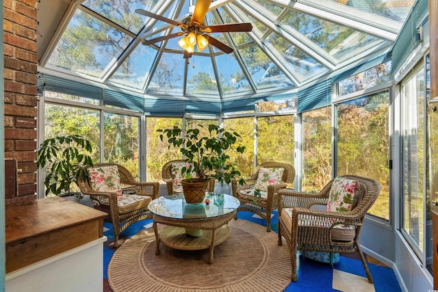 sunroom with ceiling fan