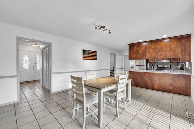 dining area with sink and light tile patterned floors