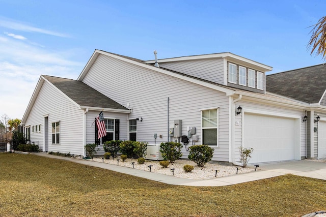 view of front of home featuring a front yard