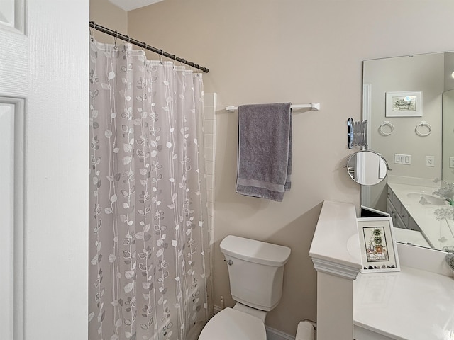 full bathroom featuring vanity, toilet, and a shower with curtain