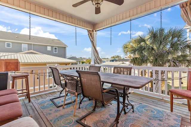 sunroom with ceiling fan