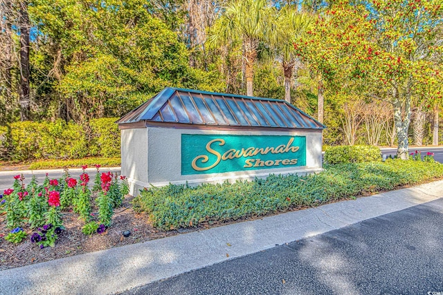 view of community / neighborhood sign