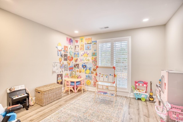 rec room with hardwood / wood-style floors