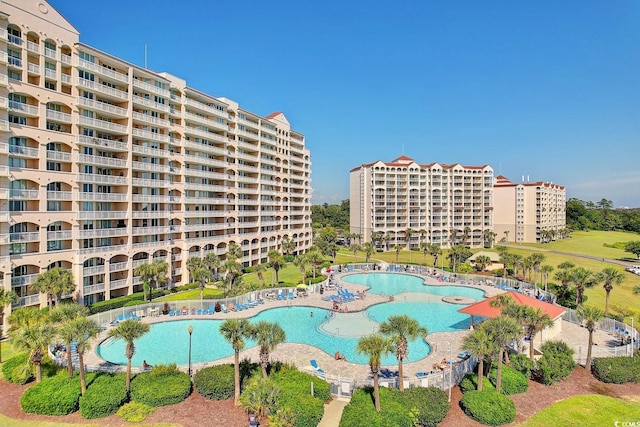 view of swimming pool