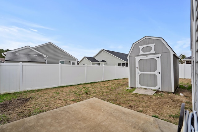 view of yard featuring a storage shed and a patio area