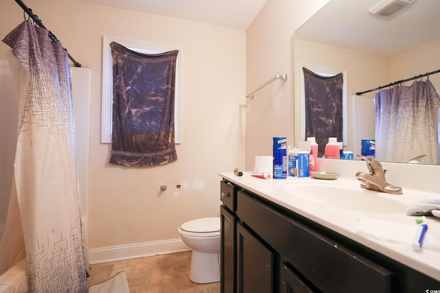 full bathroom featuring visible vents, a shower with shower curtain, toilet, vanity, and baseboards