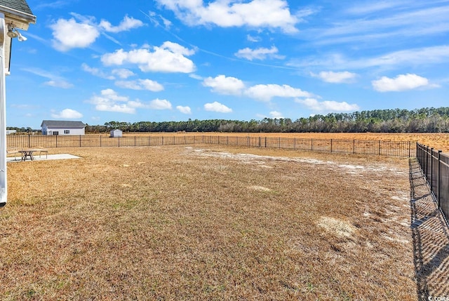 view of yard featuring a rural view