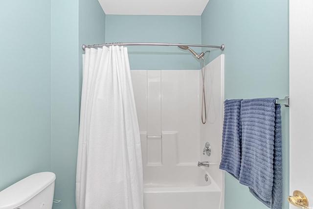 bathroom featuring toilet and shower / bath combo