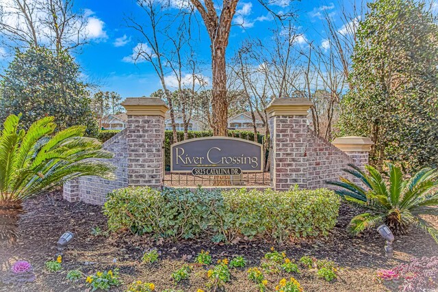 view of community / neighborhood sign