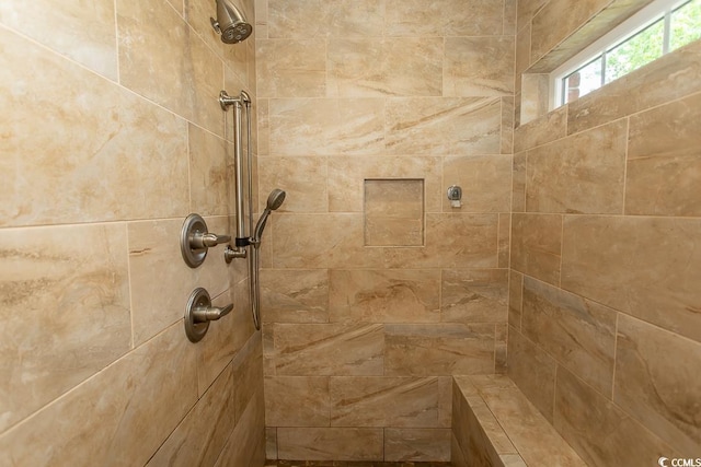 bathroom featuring a tile shower