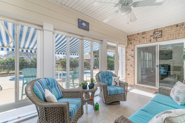 sunroom / solarium with ceiling fan