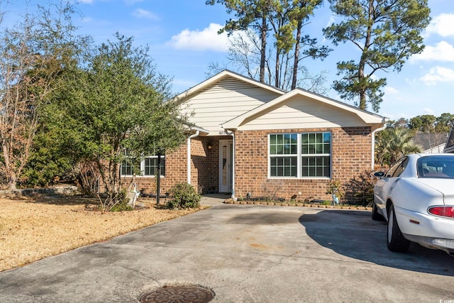 ranch-style home featuring brick siding