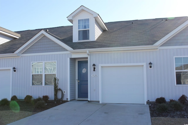 view of front facade featuring a garage