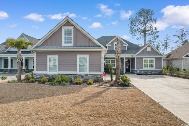 craftsman inspired home with a front lawn