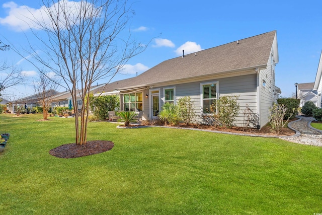 view of front of property featuring a front yard