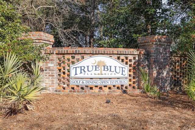 view of community / neighborhood sign