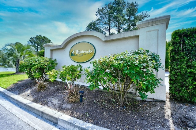 view of community / neighborhood sign
